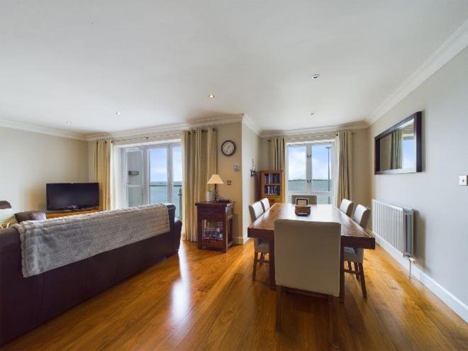 Cosy 3 Bedroom Apartment In Central Portrush With Sea Views Exterior photo