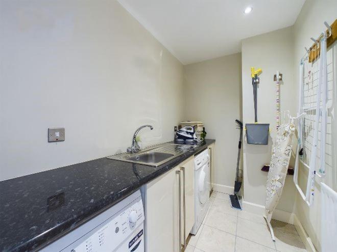 Cosy 3 Bedroom Apartment In Central Portrush With Sea Views Exterior photo