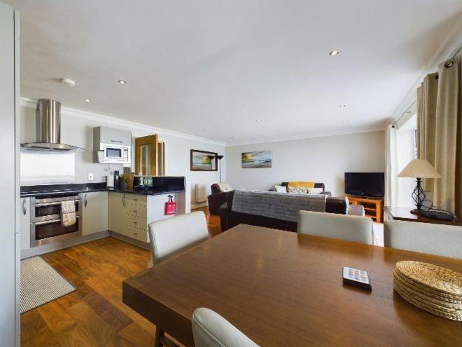 Cosy 3 Bedroom Apartment In Central Portrush With Sea Views Exterior photo